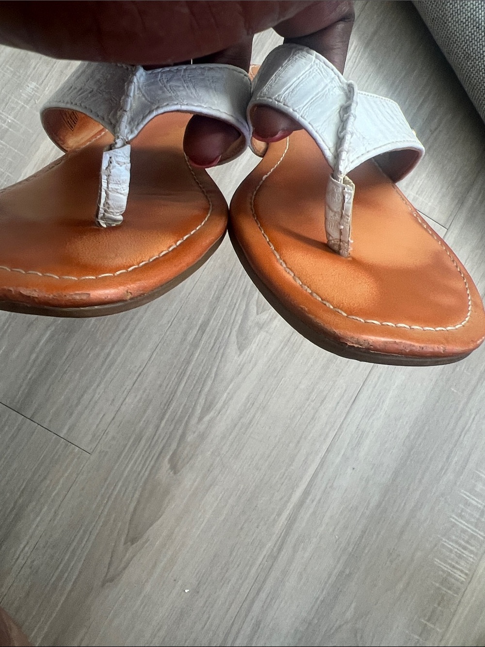 UGG Womens Tuolumne Sandals
Flip Flops Sz 7 White Leather Thong Comfort Summer - Picture 8 of 8